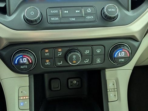 Used 2017 GMC Acadia Denali w/ Technology Package FWD image 21