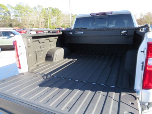 Used 2022 Chevrolet Silverado 1500 High Country w/ Technology Package image 13