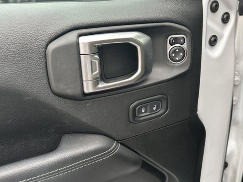 Certified 2022 Jeep Wrangler Unlimited Sahara w/ Cold Weather Group image 14