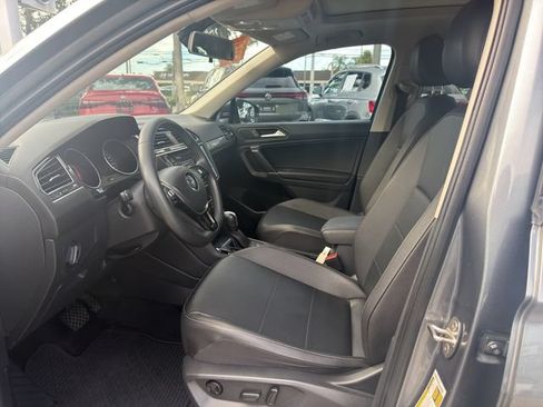 Used 2020 Volkswagen Tiguan SE w/ Panoramic Sunroof Package FWD image 12