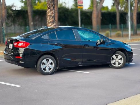 Used 2017 Chevrolet Cruze LS FWD image 5