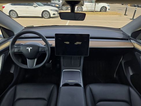Used 2023 Tesla Model Y Long Range image 19