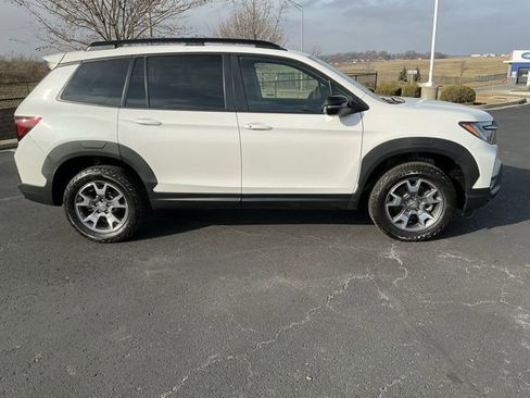 Used 2023 Honda Passport TrailSport image 2
