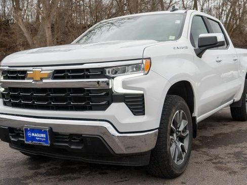 Used 2023 Chevrolet Silverado 1500 LT AWD/4WD image 2