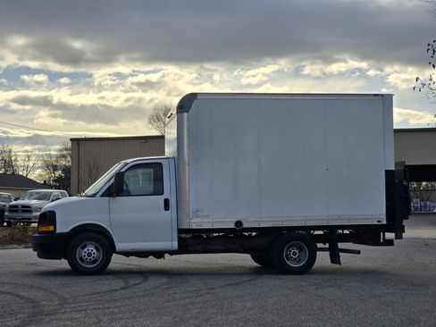 Used 2017 GMC Savana 3500 image 8