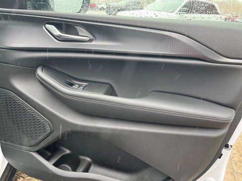 New 2025 Jeep Grand Cherokee Laredo X image 21