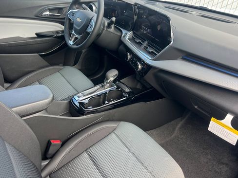 New 2026 Chevrolet Trax LT w/ LT Convenience Package FWD image 13