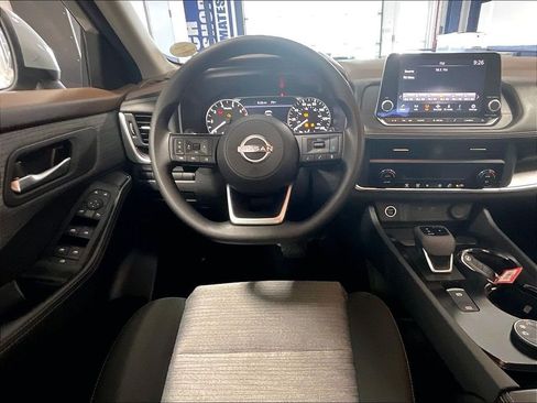 Used 2023 Nissan Rogue SV AWD/4WD image 17