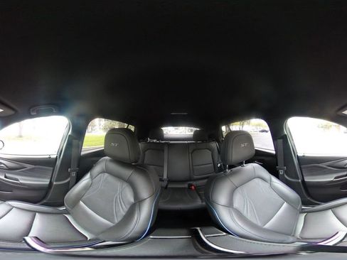 Used 2025 Buick Envista Sport Touring image 36