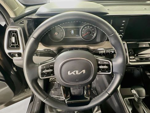 Used 2023 Kia Sorento S AWD/4WD image 11