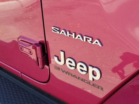Used 2024 Jeep Wrangler Sahara w/ Technology Group image 11