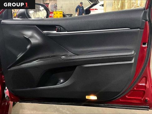 Used 2021 Toyota Camry XLE image 23