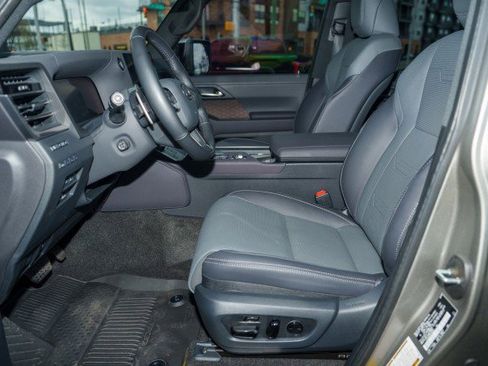 Used 2025 Lexus GX 550 GX 550 Luxury+ w/ Accessory Package (2T) image 9