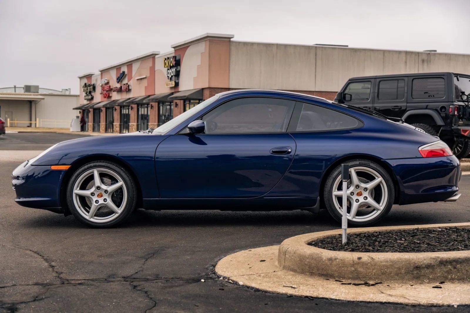 Used 2003 Porsche 911 Carrera RWD image 4