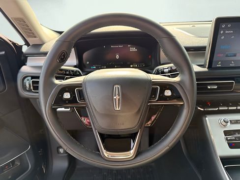 Used 2024 Lincoln Aviator AWD w/ Premium Package image 14
