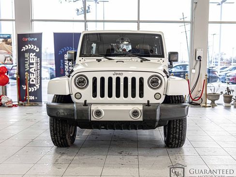 Used 2015 Jeep Wrangler Unlimited Sahara image 3