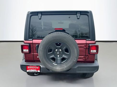 Used 2022 Jeep Wrangler Sport AWD/4WD image 7