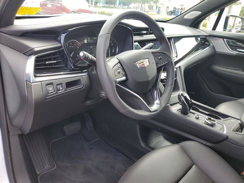 Certified 2025 Cadillac XT6 Premium Luxury FWD image 21