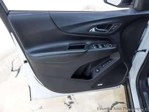 Used 2018 Chevrolet Equinox Premier w/ Infotainment II Package AWD/4WD image 26