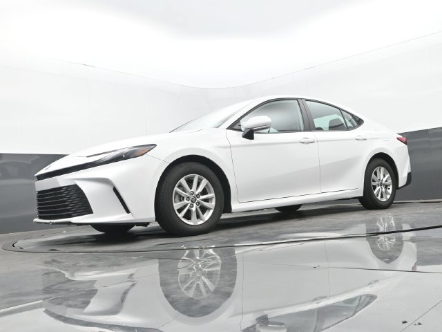 Used 2025 Toyota Camry LE w/ Convenience Package FWD image 12