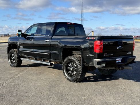 Used 2017 Chevrolet Silverado 2500 High Country w/ Duramax Plus Package image 6