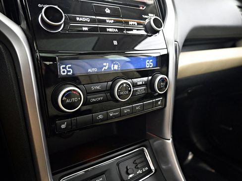 Used 2021 Subaru Ascent Limited w/ Technology Package image 16