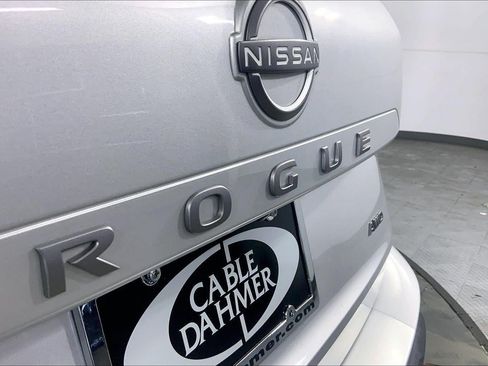 Used 2025 Nissan Rogue SV AWD/4WD image 8