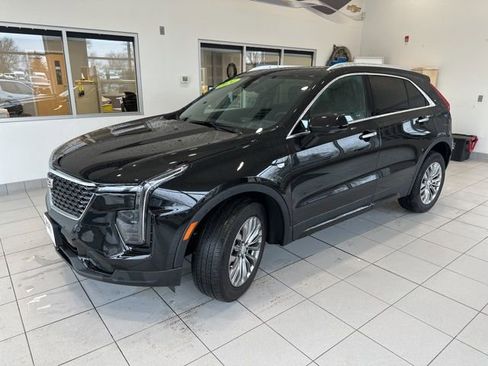 Used 2024 Cadillac XT4 Premium Luxury image 3