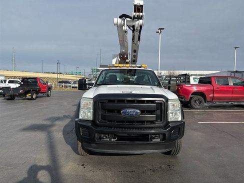 Used 2015 Ford F550 2WD Regular Cab Super Duty image 4