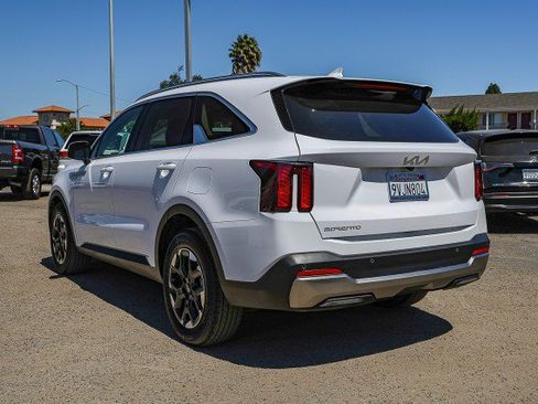 Used 2025 Kia Sorento S w/ Panoramic Sunroof Package FWD image 6