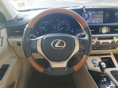 Used 2013 Lexus ES 300h image 10