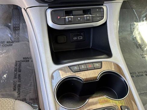 Used 2023 GMC Acadia SLE w/ Driver Convenience Package FWD image 23