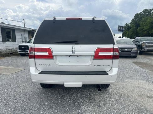 Used 2011 Lincoln Navigator 2WD image 3