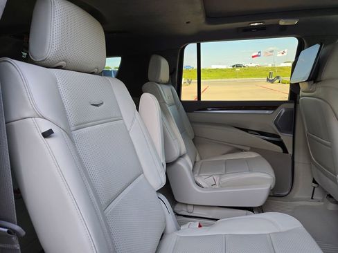 New 2026 Cadillac Escalade ESV Platinum Sport w/ LPO, ONYX Package image 32