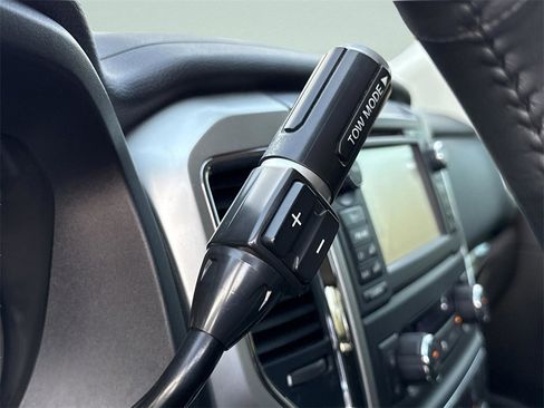 Certified 2017 Nissan Titan SV image 36