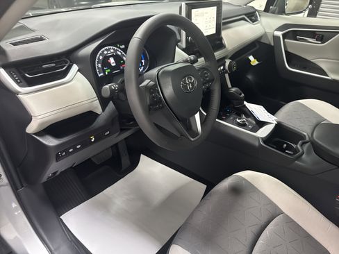 New 2025 Toyota RAV4 XLE image 39