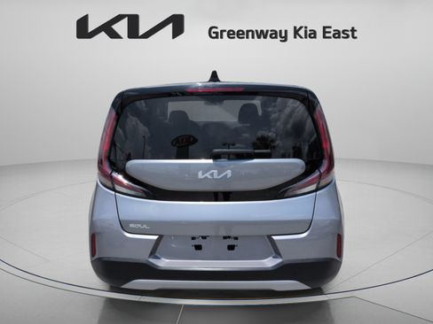 Used 2025 Kia Soul LX w/ LX Technology Package FWD image 7