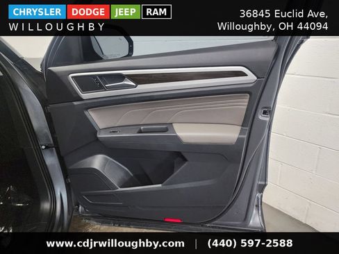 Used 2021 Volkswagen Atlas SE w/ Panoramic Sunroof Package AWD/4WD image 36