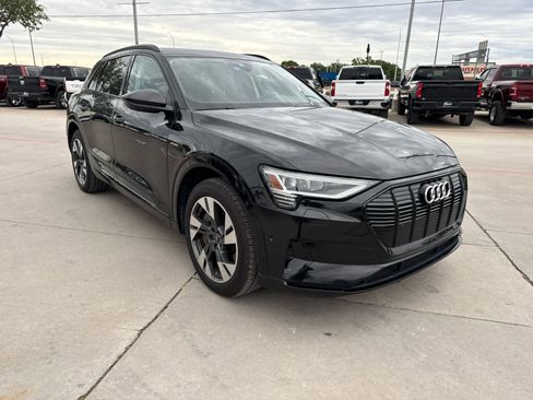 Used 2021 Audi e-tron Premium w/ Convenience Plus Package AWD/4WD image 3