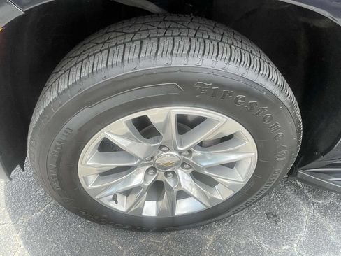 Used 2024 Chevrolet Suburban Premier RWD image 9