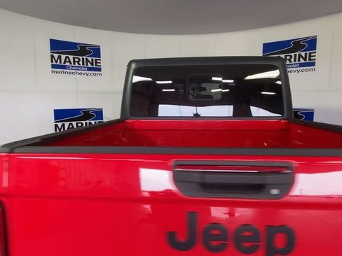 Used 2021 Jeep Gladiator Sport AWD/4WD image 9