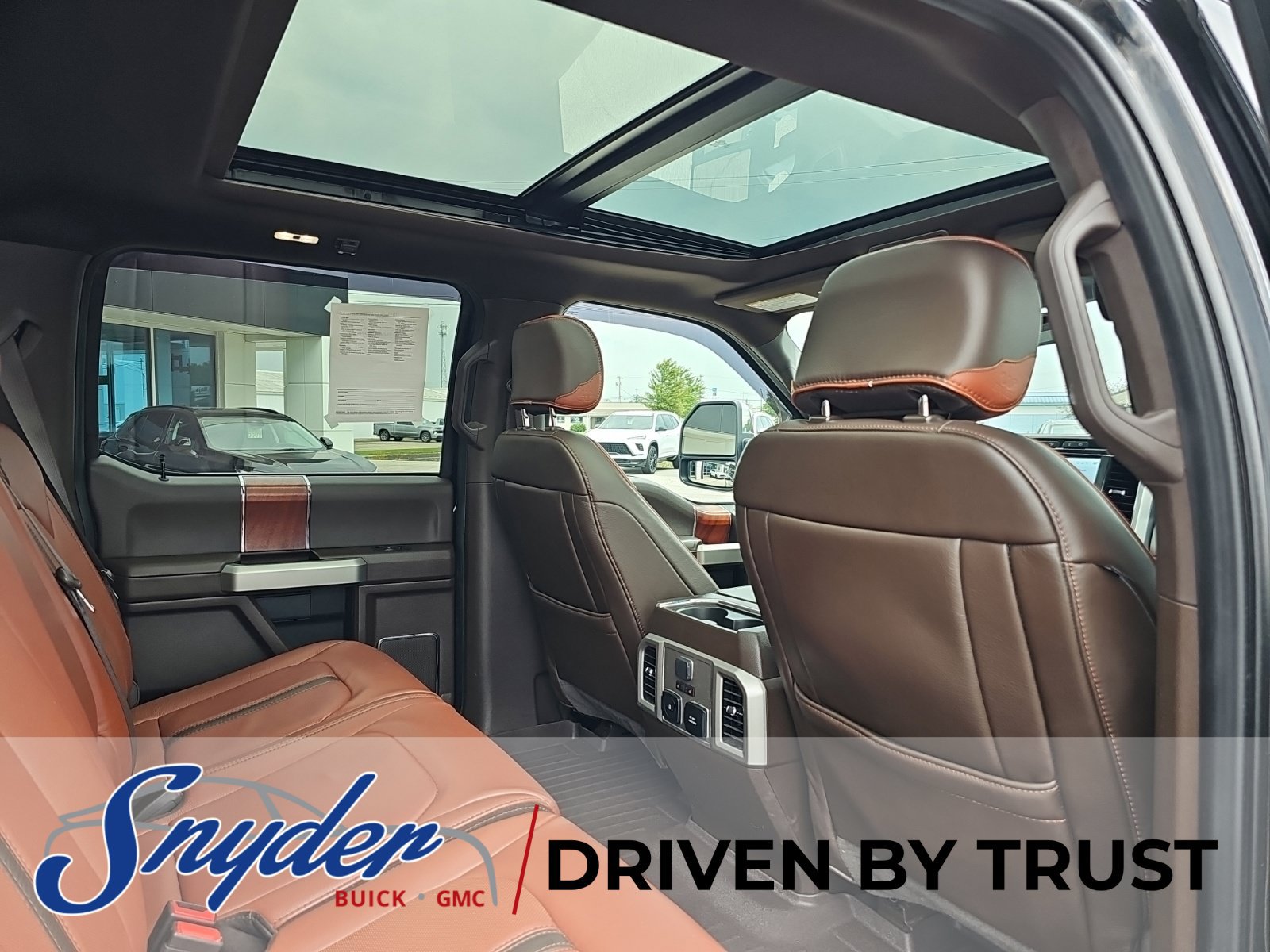 Used 2022 Ford F350 King Ranch w/ King Ranch Ultimate Package AWD/4WD image 33