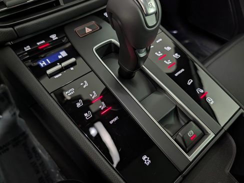 Certified 2025 Porsche Macan 2.0T image 34