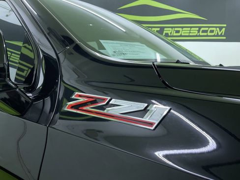 Used 2025 Chevrolet Suburban Z71 image 13