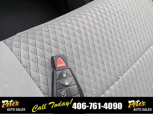 Used 2009 Chrysler Town & Country Touring image 30