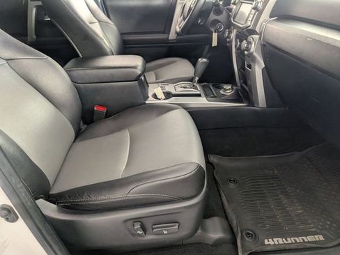 Used 2018 Toyota 4Runner SR5 Premium AWD/4WD image 29