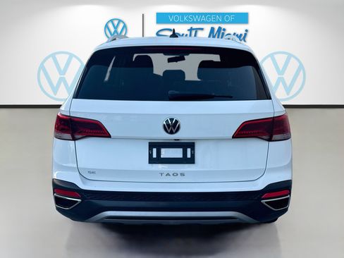 Certified 2022 Volkswagen Taos SE FWD image 6