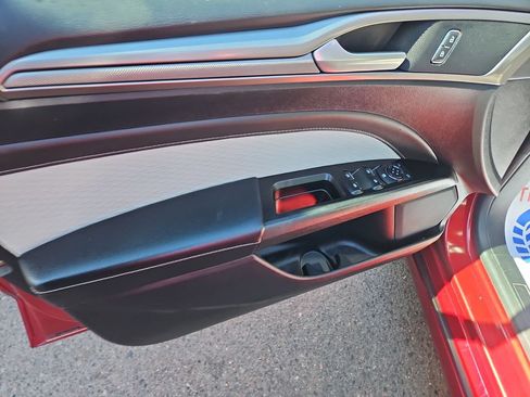 Used 2019 Ford Fusion SE w/ Equipment Group 151A FWD image 10
