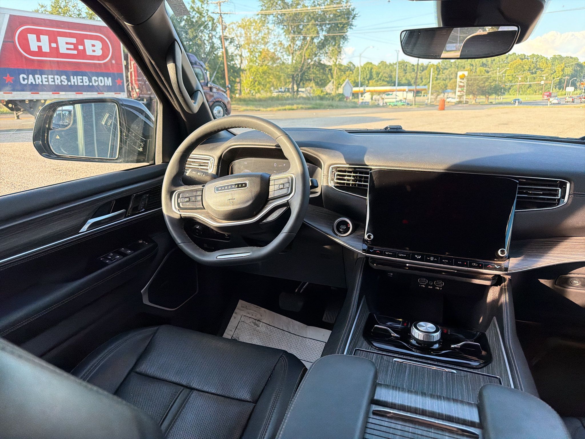 Used 2024 Jeep Wagoneer Series II w/ Convenience Group I AWD/4WD image 19