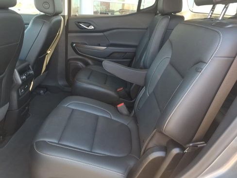 Used 2022 GMC Acadia SLT w/ Elevation Edition image 11